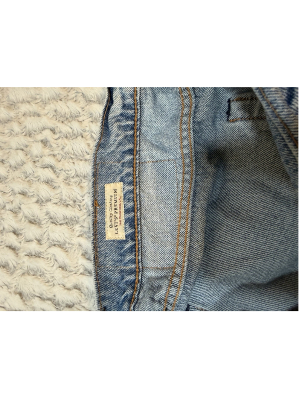 Levi's Premium Men's Light Wash Distressed Blue Straight Denim Jeans Size 32 - Picture 8 of 10